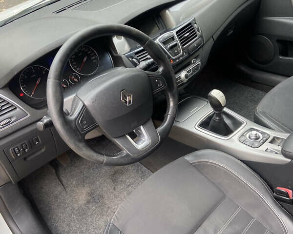 Белый Рено Лагуна, объемом двигателя 1.46 л и пробегом 323 тыс. км за 6800 $, фото 21 на Automoto.ua