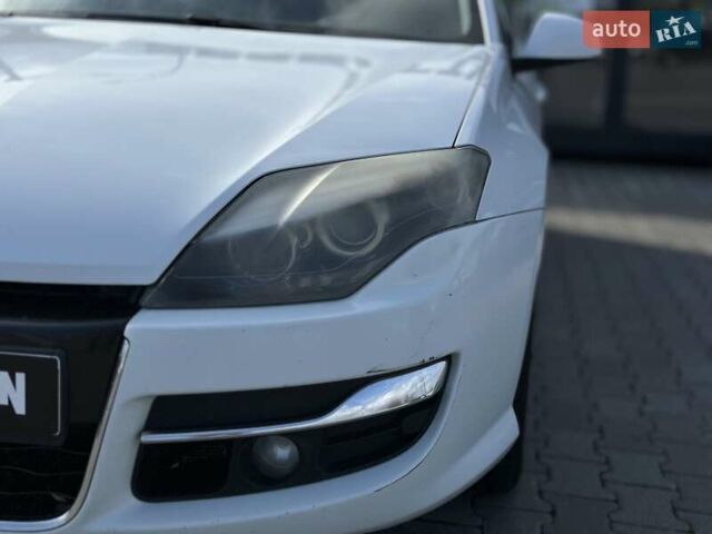 Рено Лагуна 2012 в Черновцах на Automoto.ua Белый Рено Лагуна, объемом двигателя 1.46 л и пробегом 406 тыс. км за 6500 $, фото 5 на Automoto.ua