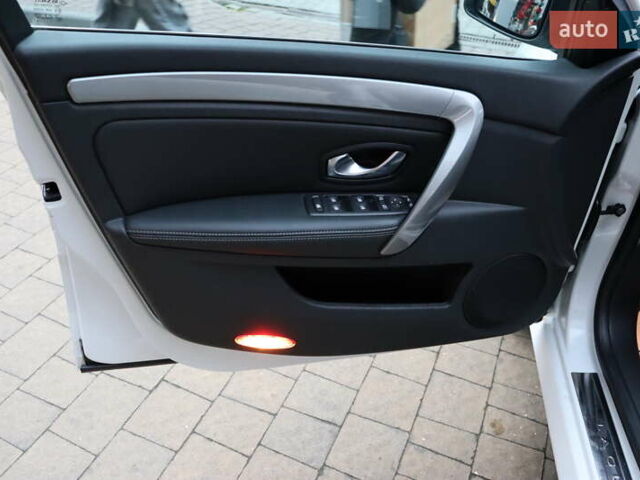 Белый Рено Лагуна, объемом двигателя 2 л и пробегом 247 тыс. км за 9900 $, фото 12 на Automoto.ua