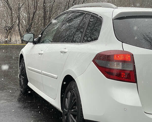 Белый Рено Лагуна, объемом двигателя 1.5 л и пробегом 320 тыс. км за 8100 $, фото 7 на Automoto.ua