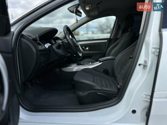 Рено Лагуна 2012 в Черновцах на Automoto.ua Белый Рено Лагуна, объемом двигателя 1.46 л и пробегом 406 тыс. км за 6500 $, фото 21 на Automoto.ua