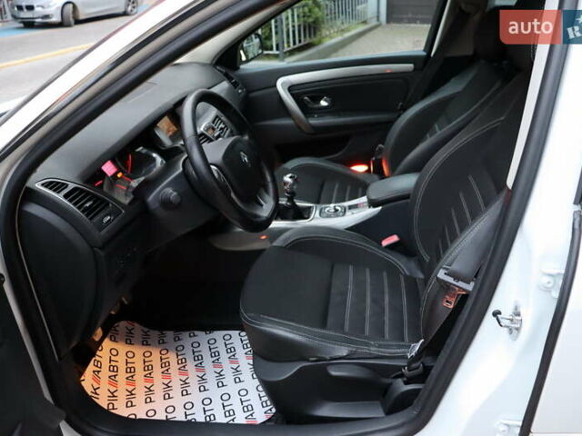 Белый Рено Лагуна, объемом двигателя 2 л и пробегом 247 тыс. км за 9900 $, фото 15 на Automoto.ua