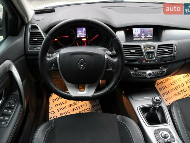 Белый Рено Лагуна, объемом двигателя 2 л и пробегом 247 тыс. км за 9900 $, фото 36 на Automoto.ua