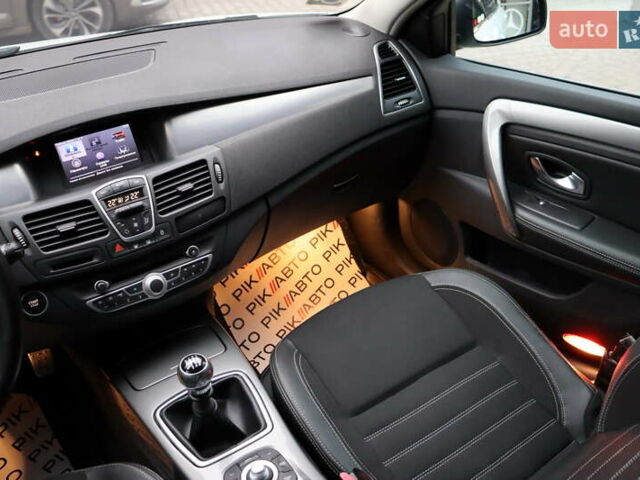 Белый Рено Лагуна, объемом двигателя 2 л и пробегом 247 тыс. км за 9900 $, фото 37 на Automoto.ua