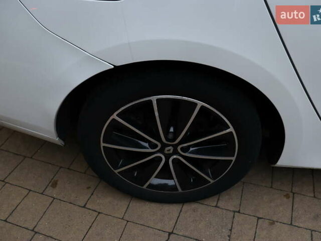 Белый Рено Лагуна, объемом двигателя 2 л и пробегом 247 тыс. км за 9900 $, фото 4 на Automoto.ua