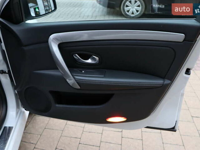 Белый Рено Лагуна, объемом двигателя 2 л и пробегом 247 тыс. км за 9900 $, фото 43 на Automoto.ua