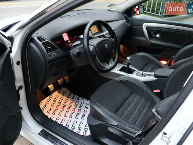 Белый Рено Лагуна, объемом двигателя 2 л и пробегом 247 тыс. км за 9900 $, фото 14 на Automoto.ua