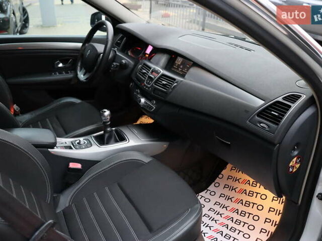 Белый Рено Лагуна, объемом двигателя 2 л и пробегом 247 тыс. км за 9900 $, фото 42 на Automoto.ua