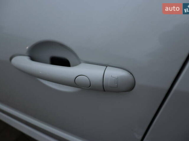 Белый Рено Лагуна, объемом двигателя 2 л и пробегом 247 тыс. км за 9900 $, фото 11 на Automoto.ua