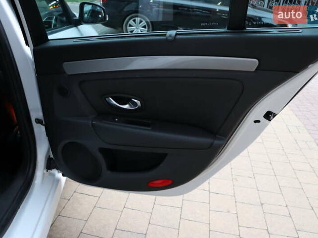 Белый Рено Лагуна, объемом двигателя 2 л и пробегом 247 тыс. км за 9900 $, фото 41 на Automoto.ua