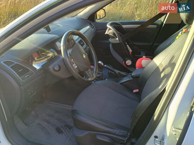 Білий Рено Лагуна, об'ємом двигуна 1.46 л та пробігом 190 тис. км за 8200 $, фото 4 на Automoto.ua