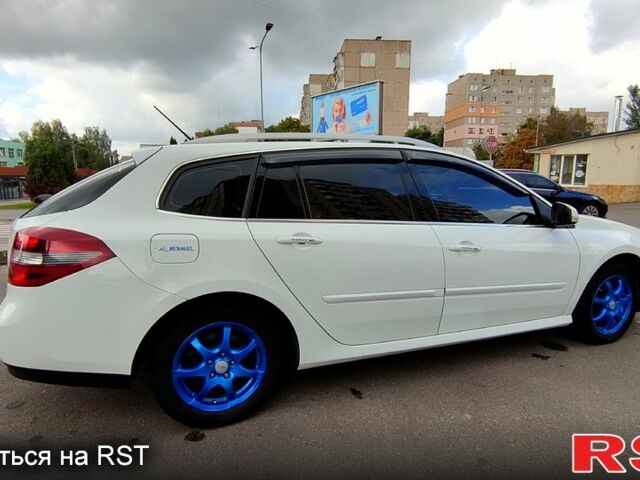 Белый Рено Лагуна, объемом двигателя 1.5 л и пробегом 175 тыс. км за 8500 $, фото 4 на Automoto.ua