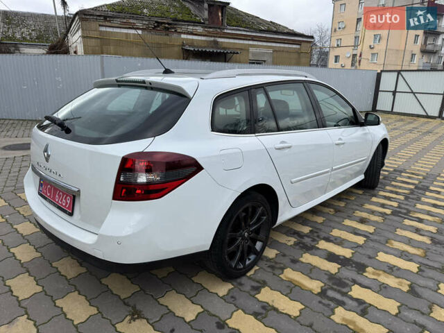 Белый Рено Лагуна, объемом двигателя 1.5 л и пробегом 212 тыс. км за 8600 $, фото 4 на Automoto.ua