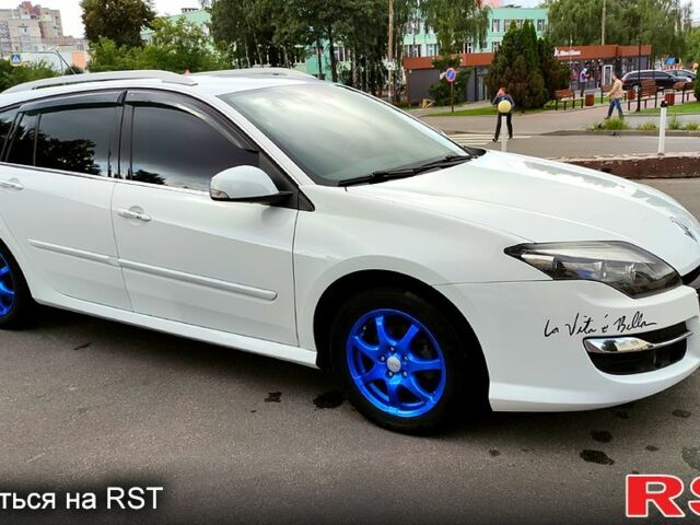 Белый Рено Лагуна, объемом двигателя 1.5 л и пробегом 175 тыс. км за 8500 $, фото 3 на Automoto.ua
