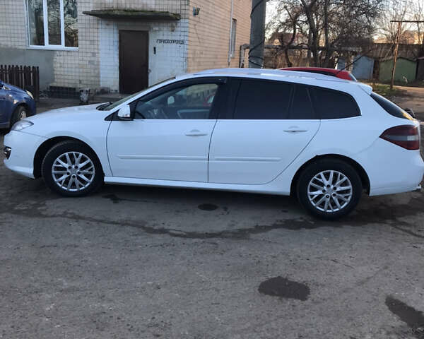 Белый Рено Лагуна, объемом двигателя 1.46 л и пробегом 470 тыс. км за 9000 $, фото 4 на Automoto.ua