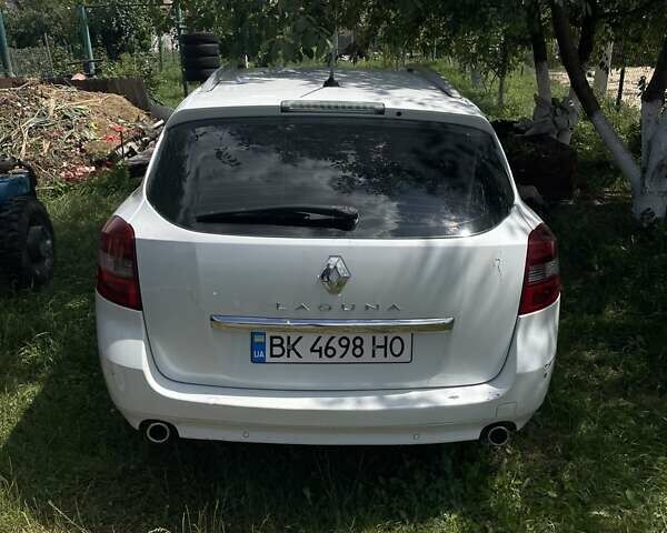 Белый Рено Лагуна, объемом двигателя 2 л и пробегом 312 тыс. км за 3600 $, фото 3 на Automoto.ua