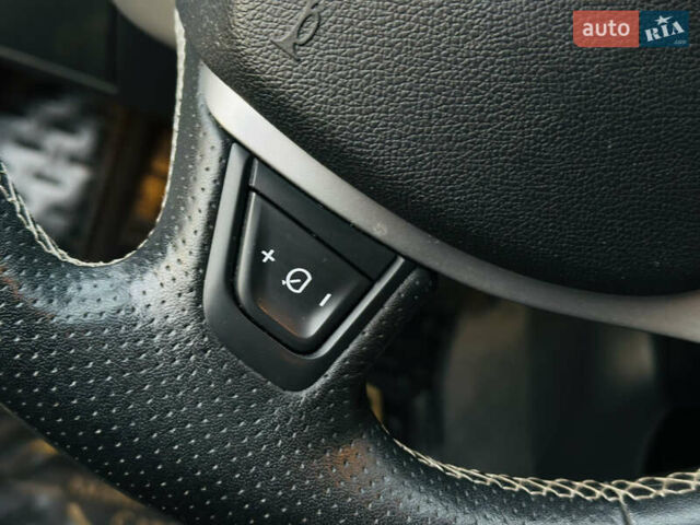 Белый Рено Лагуна, объемом двигателя 2 л и пробегом 166 тыс. км за 9900 $, фото 28 на Automoto.ua