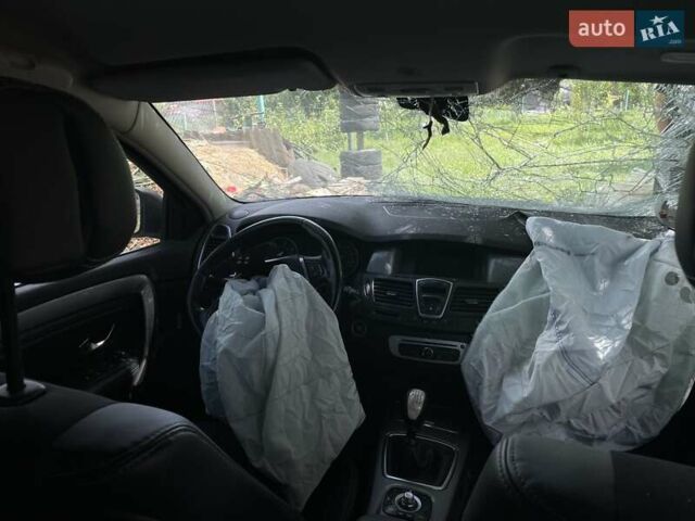Белый Рено Лагуна, объемом двигателя 2 л и пробегом 312 тыс. км за 3600 $, фото 12 на Automoto.ua