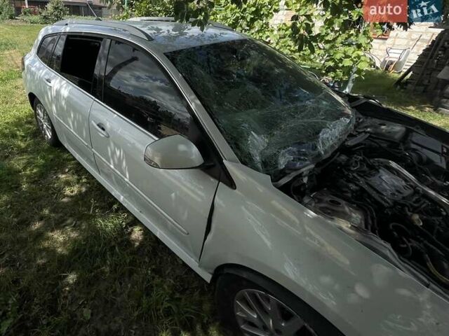 Белый Рено Лагуна, объемом двигателя 2 л и пробегом 312 тыс. км за 3600 $, фото 2 на Automoto.ua