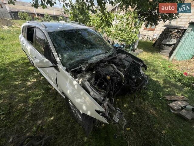 Белый Рено Лагуна, объемом двигателя 2 л и пробегом 312 тыс. км за 3600 $, фото 5 на Automoto.ua