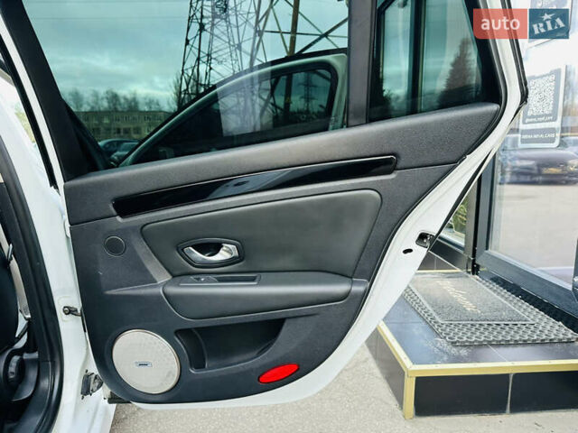 Белый Рено Лагуна, объемом двигателя 2 л и пробегом 166 тыс. км за 9900 $, фото 21 на Automoto.ua