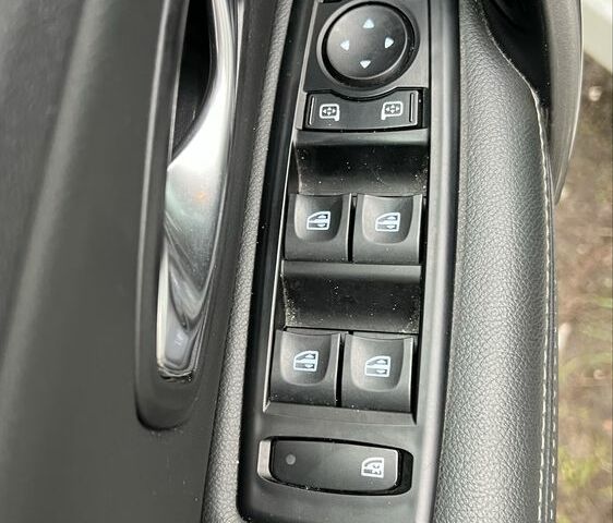 Белый Рено Лагуна, объемом двигателя 1.5 л и пробегом 260 тыс. км за 7800 $, фото 8 на Automoto.ua