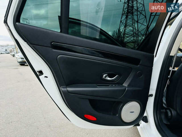 Белый Рено Лагуна, объемом двигателя 2 л и пробегом 166 тыс. км за 9900 $, фото 17 на Automoto.ua