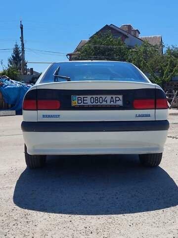 Белый Рено Лагуна, объемом двигателя 2 л и пробегом 420 тыс. км за 1700 $, фото 3 на Automoto.ua