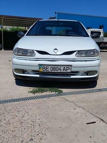 Белый Рено Лагуна, объемом двигателя 2 л и пробегом 420 тыс. км за 1700 $, фото 1 на Automoto.ua
