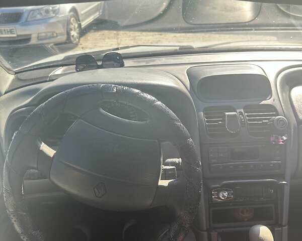 Білий Рено Лагуна, об'ємом двигуна 1.87 л та пробігом 387 тис. км за 2100 $, фото 2 на Automoto.ua