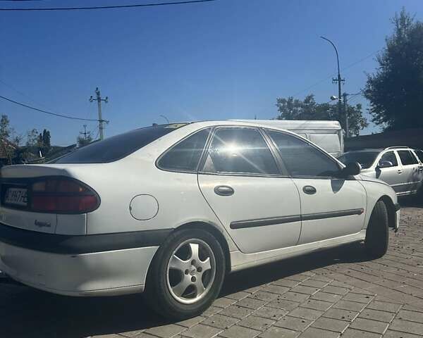 Білий Рено Лагуна, об'ємом двигуна 1.87 л та пробігом 387 тис. км за 2100 $, фото 1 на Automoto.ua