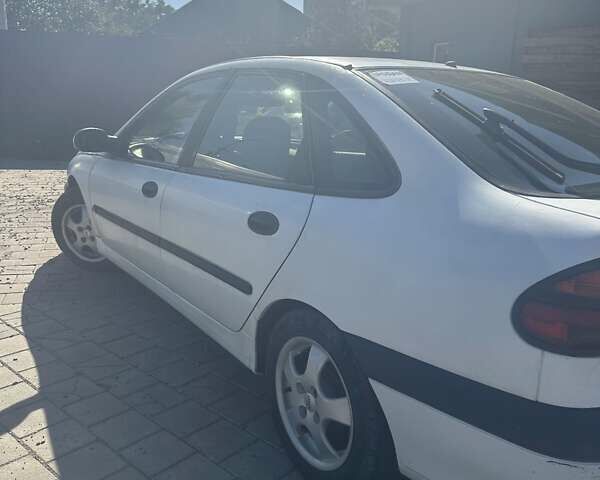 Білий Рено Лагуна, об'ємом двигуна 1.87 л та пробігом 387 тис. км за 2100 $, фото 3 на Automoto.ua