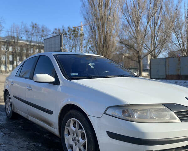 Белый Рено Лагуна, объемом двигателя 1.6 л и пробегом 331 тыс. км за 3750 $, фото 2 на Automoto.ua