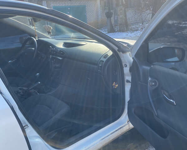 Белый Рено Лагуна, объемом двигателя 1.6 л и пробегом 331 тыс. км за 3750 $, фото 4 на Automoto.ua