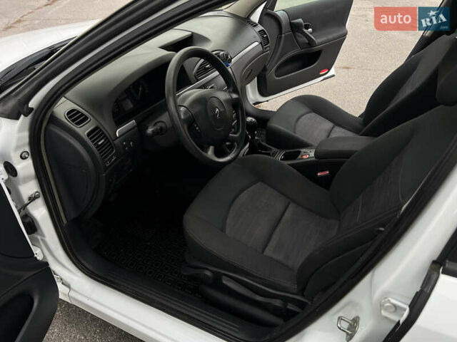 Белый Рено Лагуна, объемом двигателя 1.9 л и пробегом 231 тыс. км за 4200 $, фото 8 на Automoto.ua