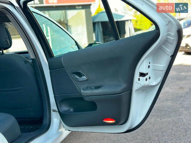 Белый Рено Лагуна, объемом двигателя 1.9 л и пробегом 231 тыс. км за 4990 $, фото 31 на Automoto.ua