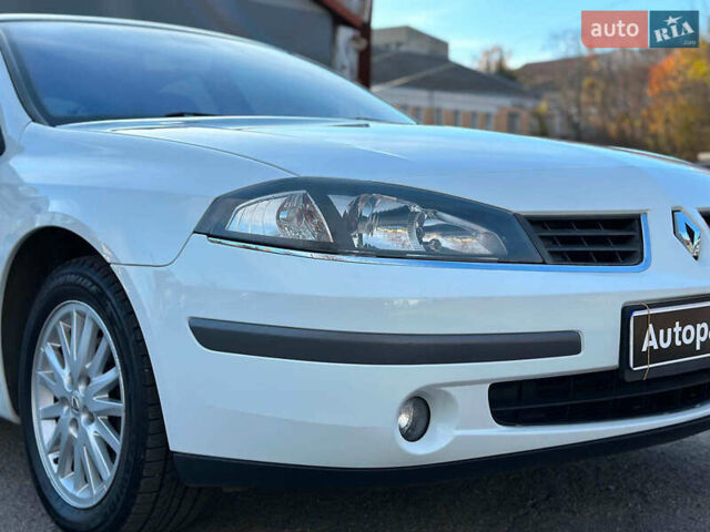 Белый Рено Лагуна, объемом двигателя 1.9 л и пробегом 231 тыс. км за 4990 $, фото 3 на Automoto.ua