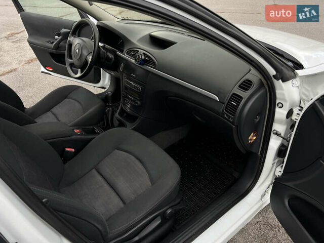 Белый Рено Лагуна, объемом двигателя 1.9 л и пробегом 231 тыс. км за 4200 $, фото 9 на Automoto.ua