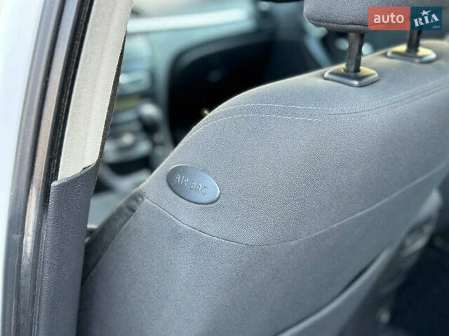 Белый Рено Лагуна, объемом двигателя 1.9 л и пробегом 231 тыс. км за 4990 $, фото 21 на Automoto.ua