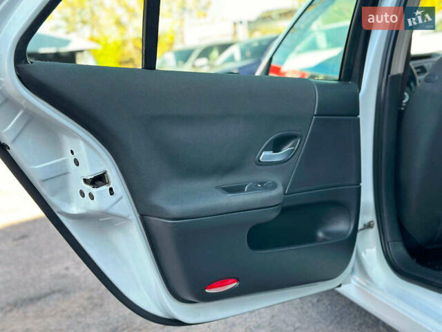 Белый Рено Лагуна, объемом двигателя 1.9 л и пробегом 231 тыс. км за 4990 $, фото 19 на Automoto.ua