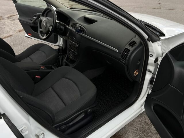 Рено Лагуна 2007 в Виннице на Automoto.ua Белый Рено Лагуна, объемом двигателя 1.9 л и пробегом 231 тыс. км за 4500 $, фото 11 на Automoto.ua