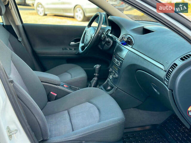 Белый Рено Лагуна, объемом двигателя 1.9 л и пробегом 231 тыс. км за 4990 $, фото 35 на Automoto.ua
