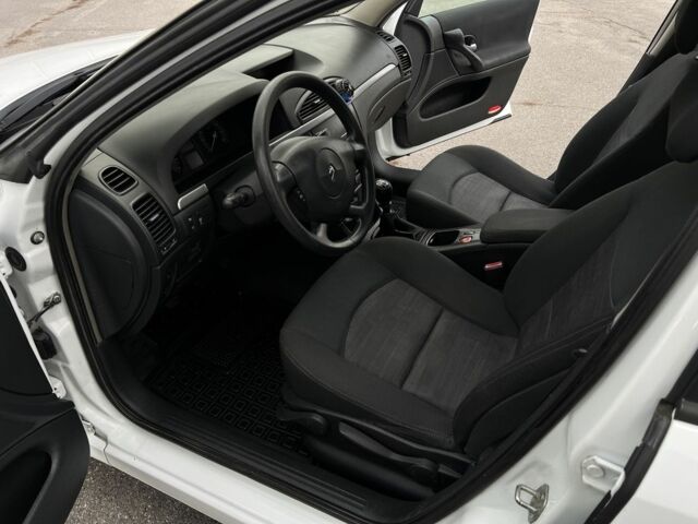 Рено Лагуна 2007 в Виннице на Automoto.ua Белый Рено Лагуна, объемом двигателя 1.9 л и пробегом 231 тыс. км за 4500 $, фото 10 на Automoto.ua