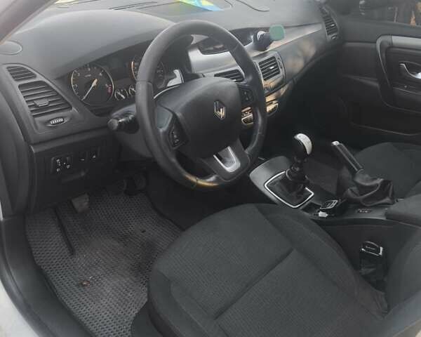 Белый Рено Лагуна, объемом двигателя 1.5 л и пробегом 288 тыс. км за 6500 $, фото 2 на Automoto.ua