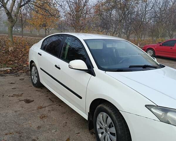 Белый Рено Лагуна, объемом двигателя 1.5 л и пробегом 244 тыс. км за 5100 $, фото 2 на Automoto.ua