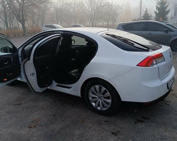 Белый Рено Лагуна, объемом двигателя 1.5 л и пробегом 244 тыс. км за 5100 $, фото 6 на Automoto.ua