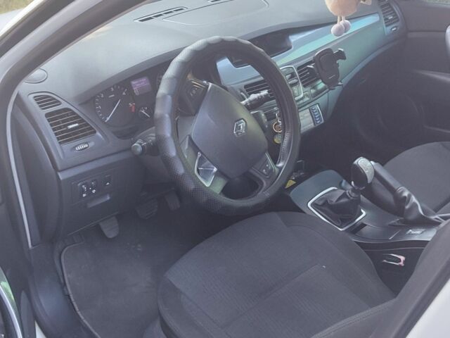 Белый Рено Лагуна, объемом двигателя 0 л и пробегом 348 тыс. км за 7200 $, фото 6 на Automoto.ua