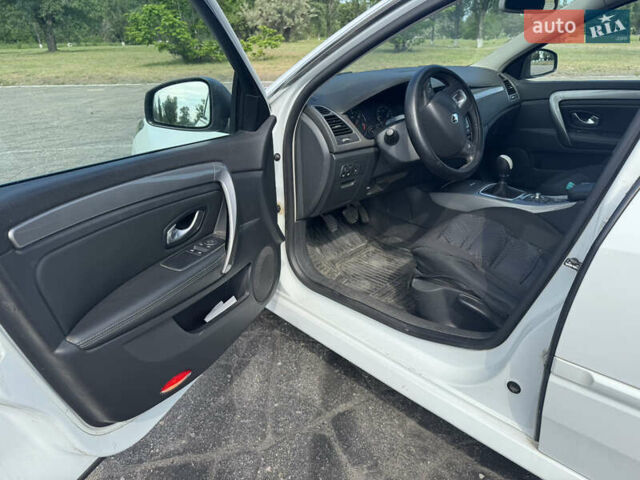 Білий Рено Лагуна, об'ємом двигуна 1.46 л та пробігом 225 тис. км за 6500 $, фото 22 на Automoto.ua