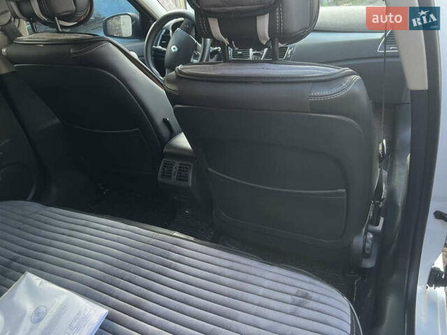 Белый Рено Лагуна, объемом двигателя 1.46 л и пробегом 221 тыс. км за 8400 $, фото 3 на Automoto.ua