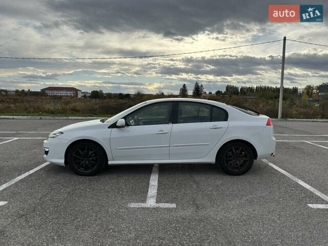 Белый Рено Лагуна, объемом двигателя 2 л и пробегом 209 тыс. км за 7700 $, фото 3 на Automoto.ua